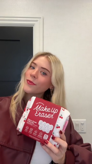 Cherry Crush 7-Day Makeup Eraser Set
