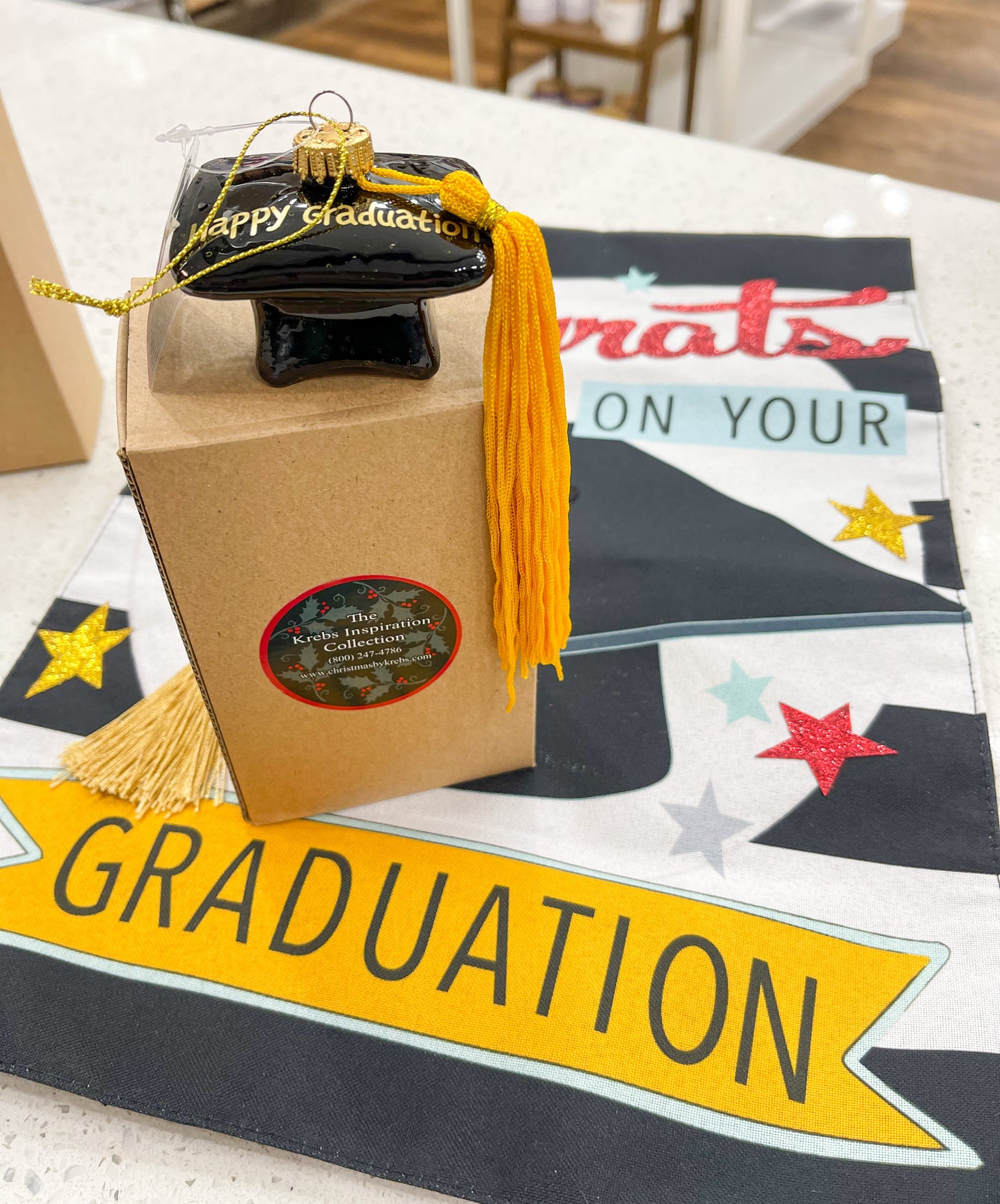 GRADUATION CAP ORNAMENT