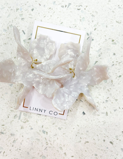 Pearl White Flora Earrings