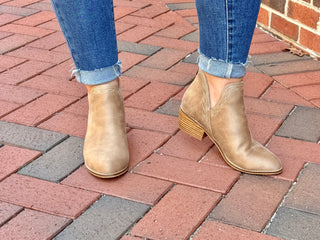 Corkys | Dive Bar Boot | Taupe
