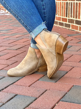 Corkys | Dive Bar Boot | Taupe