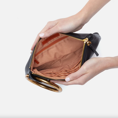 Sheila Hard Ring Clutch | Black