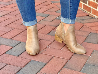 Corkys | Dive Bar Boot | Taupe