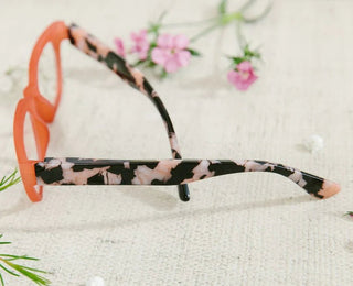 Flora Reading Glasses Coral/Black Marble