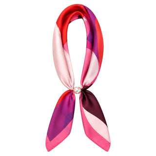 Ready to wear scarf with pearl magnetic closure in pink colors.