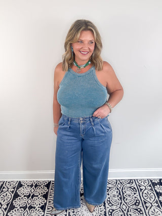 risen pleated wide leg jeans