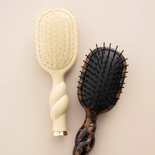 Teleties mini detangler brush for medium hair.