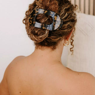 Tortoise Large Flat Round Clip